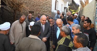 محافظ قنا يقدم واجب العزاء في ضحية منزل دندرة