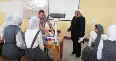 تأهيل الطالبات لسوق العمل بـ"الثانوية الصناعية" بنات بكفر الشيخ.. ورش تدريب على الحرف المتعددة بالمصانع.. والطالبات: تعلمنا العديد من المهن وبعضنا فتح مشروعات تفصيل.. ويؤكدن: نقيم فعاليات لزراعة الأشجار.. صور