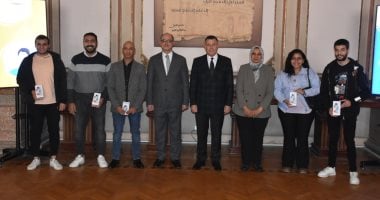 رئيس جامعة عين شمس يكرم الطلاب الفائزين فى مسابقة ندوة مصر الرقمية