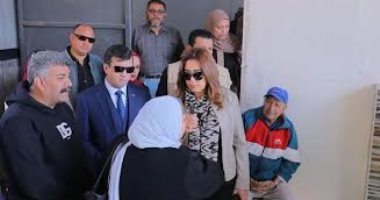 محافظ دمياط تتفقد خدمات المركز التكنولوجى المتنقل 