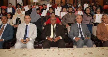 وكيل تعليم بني سويف يكرم الطلاب والطالبات الفائزين بمسابقات هيبو وكانجارو