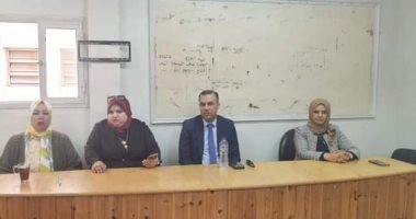 وكيل "صحة دمياط" يجتمع  بأطباء مراكز طب الأسرة لمناقشة العقبات والمشاكل