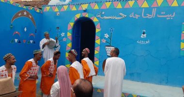 أفواج قطار الشباب تواصل جولات "اعرف بلدك" فى أسوان بزيارة البيوت النوبية.. صور