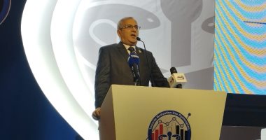 نائب رئيس هيئة الدواء: للصيدلى دور فى منع بيع الأدوية المغشوشة والمهربة 