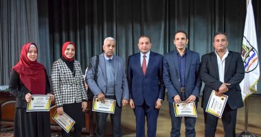 مجلس جامعة بنى سويف يكرم الفريق الفائز بتمويل مشروع بحثى 