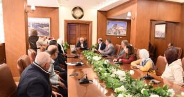 محافظ بورسعيد يستقبل ممثلى صندوق الزكاة الكويتى لبحث سبل التعاون.. صور