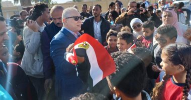 محافظ الأقصر يشهد ماراثون مشى تحت شعار من أجل الأرض بمشاركة 200 طالب.. صور