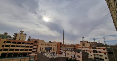 غيوم كثيفة تحجب الشمس فى سماء الأقصر.. والمحافظة ترفع درجة الاستعداد.. صور