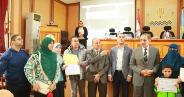 محافظ كفر الشيخ يكرم الطلاب والطالبات والمدارس المتميزة