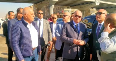 محافظ القاهرة يتفقد موقف الحى العاشر الجديد بمدينة نصر
