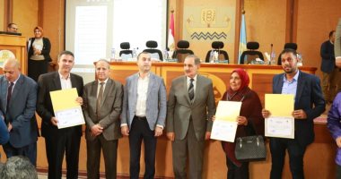 محافظ كفر الشيخ يكرم معلمين حاصلين على لقب المعلم المبدع عالميا وآخرين على مستوى الجمهورية