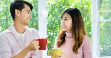 لو جوزك بيقضى أغلب وقته مع أصحابه.. اعرفى إزاى تخليه يهتم بيكى من تانى  