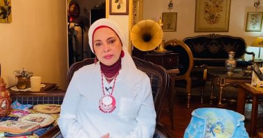 تصنع من القمامة أنتيكة.. شاهد كيف أعادت ناهد عبود تدوير المهملات لتحف فنية