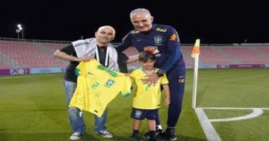 جدول كأس العالم 2022 .. مدرب البرازيل يلتقى المشجع العربى ويهديه قميص السامبا.. فيديو