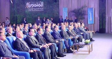 الرئيس السيسي: لو قللنا الأعمال شوية فيه 5 ملايين أسرة يعيشوا إزاى؟