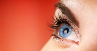 4 حلول لتمنعى تشابك الرموش مع الماسكارا.. لعيون واسعة ومظهر جذاب
