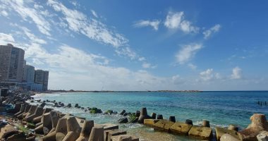 أجواء خريفية دافئة بعد ليلة ممطرة بالإسكندرية.. هدوء حالة البحر والأمواج مع سطوع الشمس.. تحذيرات من برودة الطقس ليلا.. وتمركز 122 سيارة و30 معدة بالمناطق الساخنة.. والصرف الصحى توقف الإجازات وتنشر سيارات الشفط