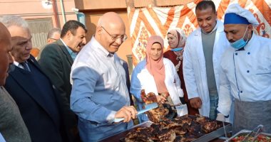 رئيس جامعة بنها يشارك طلاب المدن الجامعية حفل شواء