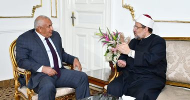 وزير الأوقاف يبحث مع محافظ الوادى الجديد إنشاء مجمع إسلامى بمدينة باريس