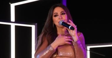 إليسا تتصدر التريند بعد تعثرها على مسرح أبو ظبى.. اعرف القصة