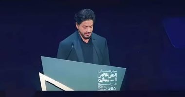 شاروخان يغازل يسرا فى مهرجان البحر الأحمر السينمائى: أيقونة وأسطورة مصرية.. هل تسمحيلى أقعد أمامك طول حياتى؟
