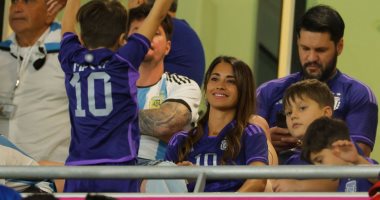 الأرجنتين ضد أستراليا.. أنتونيلا تدعم ميسي من المدرجات بكأس العالم "صور"