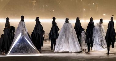سفح الأهرامات يستقبل مشاهير عالميين لحضور عرض أزياء الماركة الفرنسية ديور - Dior.. حازم إمام وويجز وبابلو وعمرو يوسف وعلوش وآمون ستار أبرز الحاضرين بجوار روبرت باتينسون وحلمى وفراج يلتقيان.. صور وفيديو