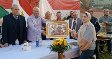 إعفاء طلاب المدن الجامعية ببنها الفائزين فى الأنشطة الطلابية من مصروفات شهر كامل