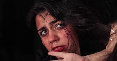 زياد مصور فوتوغرافى يجسد قضايا العنف ضد المرأة من خلال جلسات تصوير