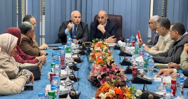 كهرباء "مصر العليا" تدرس تطوير المنظومة الصحية للعاملين بالقطاع فى الصعيد