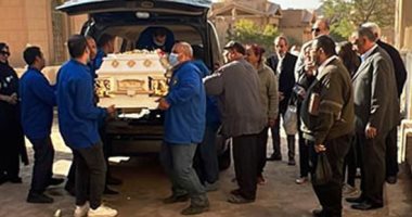 وداعًا مفيد فوزى.. الإعلامي الكبير يصل مثواه الأخير.. صور 
