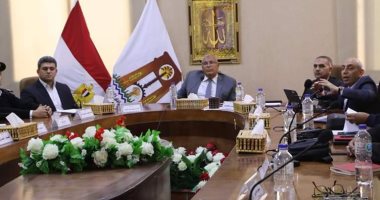 محافظ الوادي الجديد يبحث إنشاء مركز السيطرة الموحد للطوارئ