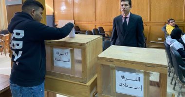 توافد طلاب جامعة حلوان على انتخابات الاتحادات الطلابية.. صور