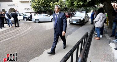 محمود سعد وحمدى رزق وتامر عبد المنعم يشاركون فى جنازة مفيد فوزي 