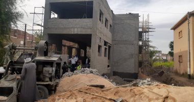 حياة كريمة بالأقصر.. استمرار العمل في إنشاء لوحة توزيع كهرباء النمسا بإسنا.. صور
