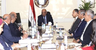  وزير قطاع الأعمال العام يتابع موقف الشركات من تدبير مستلزمات الإنتاج والمواد الخام
