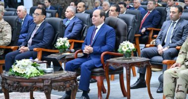 الرئيس السيسى يفتتح عددا من المشروعات بالإسكندرية.. الدولة حرصت على عدم انعكاس زيادة الأسعار على المواطن..700 مليون جنيه تعويضات لإخلاء مكان محور المحمودية..بنعمل شبكة طرق تناسب100مليون والمخالفات تعطل التطوير 