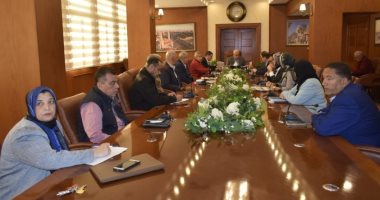 محافظ بورسعيد يتابع موقف تنفيذ مشروعات الخطة الاستثمارية للعام المالى الحالى