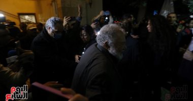 يحيى الفخرانى أول الحضور فى عزاء مفيد فوزى بكنيسة السيدة العذراء بالزمالك