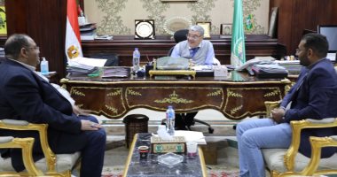 محافظ المنيا يبحث دعم الفعاليات الثقافية مع رئيس الإدارة المركزية لإقليم وسط الصعيد