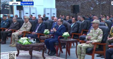 الرئيس السيسي يمازح وزير النقل: ادينا تمن المحاور اللى اتعملت يا كامل 