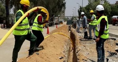 قطار توصيل الغاز الطبيعى للمنازل يجوب كافة محافظات الجمهورية.. أكثر من 14 مليون وحدة سكنية تم توصيلها بالغاز.. والتوسع فى المشروع يخدم أكثر من 60 مليون مواطن.. ويوفر نحو 250 مليون أسطوانة بوتاجاز سنويا