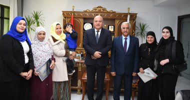 محافظ قنا يكرم الأم المثالية على مستوى الإدارة المحلية.. صور