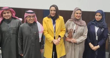 أيام قرطاج المسرحية يمنح هيئة المسرح والفنون الأدائية السعودية الدرع الرمزى