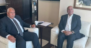 محافظ الوادى الجديد يبحث التوسع فى مشروعات إحلال الغاز الطبيعى بالمحافظة