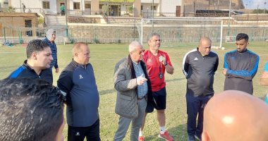 رئيس المقاولون العرب يحفز اللاعبين قبل مواجهة بيراميدز 