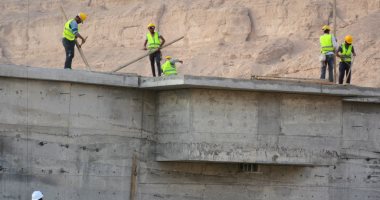 محافظ سوهاج يتابع الموقف التنفيذى لمشروعات حياة كريمة بقرى ساقلتة.. صور