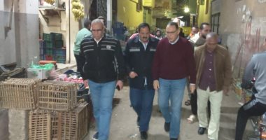محافظ الشرقية يفاجئ قرية الفدادنة ويتابع أعمال تطوير شارع عبدالمنعم رياض بفاقوس