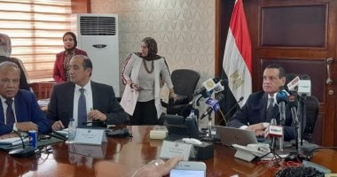وزير التنمية المحلية: تدريب  422 مسئول تراخيص بالمحافظات على قانون المحال 