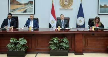 وزير السياحة يجتمع مع ممثلي اللجنة النقابية للعاملين بهيئة تنشيط السياحة